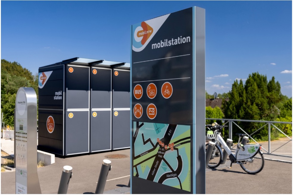 Mobilstation mit Fahrradboxen und Leihrädern